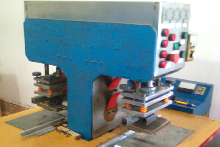 a high-frequency plastic heat sealing machine